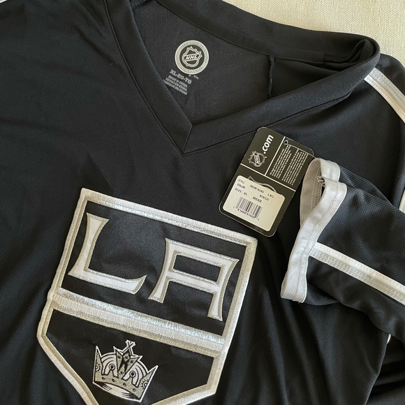 NWT - LA KINGS sports jersey - Picture 4 of 4